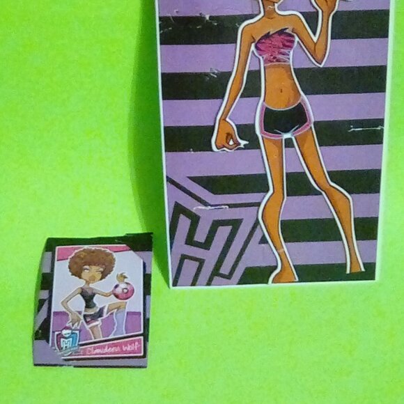 Monster high Clawdeen & Cleo paper doll & helmets - Picture 3 of 7
